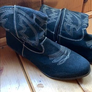 **SOLD** Cowgirl Booties